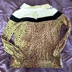 Beautiful leopard print sweater by Kismet  size XS